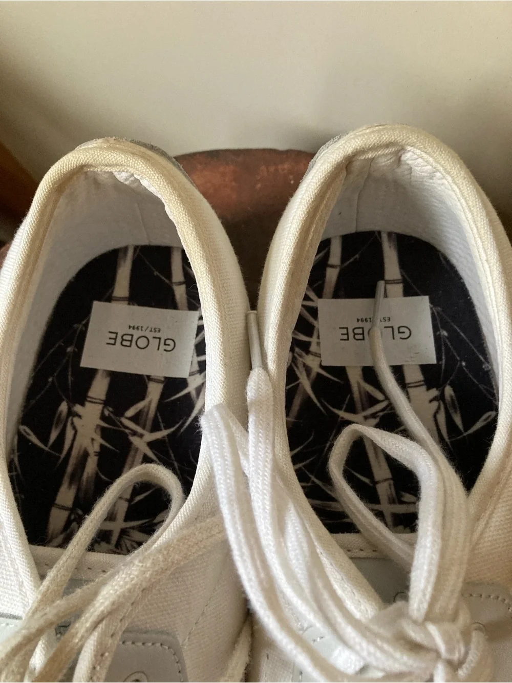 Men’s Globe Size 11.5 Moonshine white canvas sneakers/ skateboard shoes